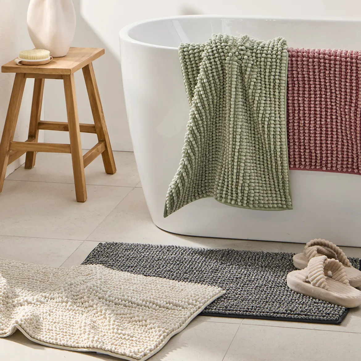 Ava Toggle Bath Mat