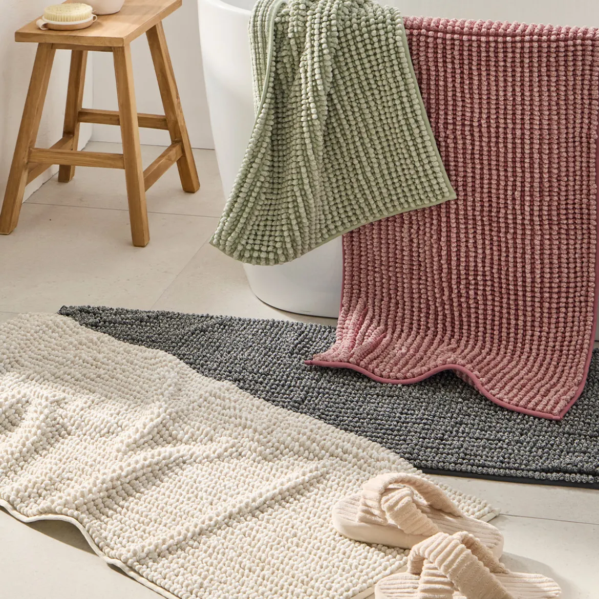 Ava Toggle Bath Runner